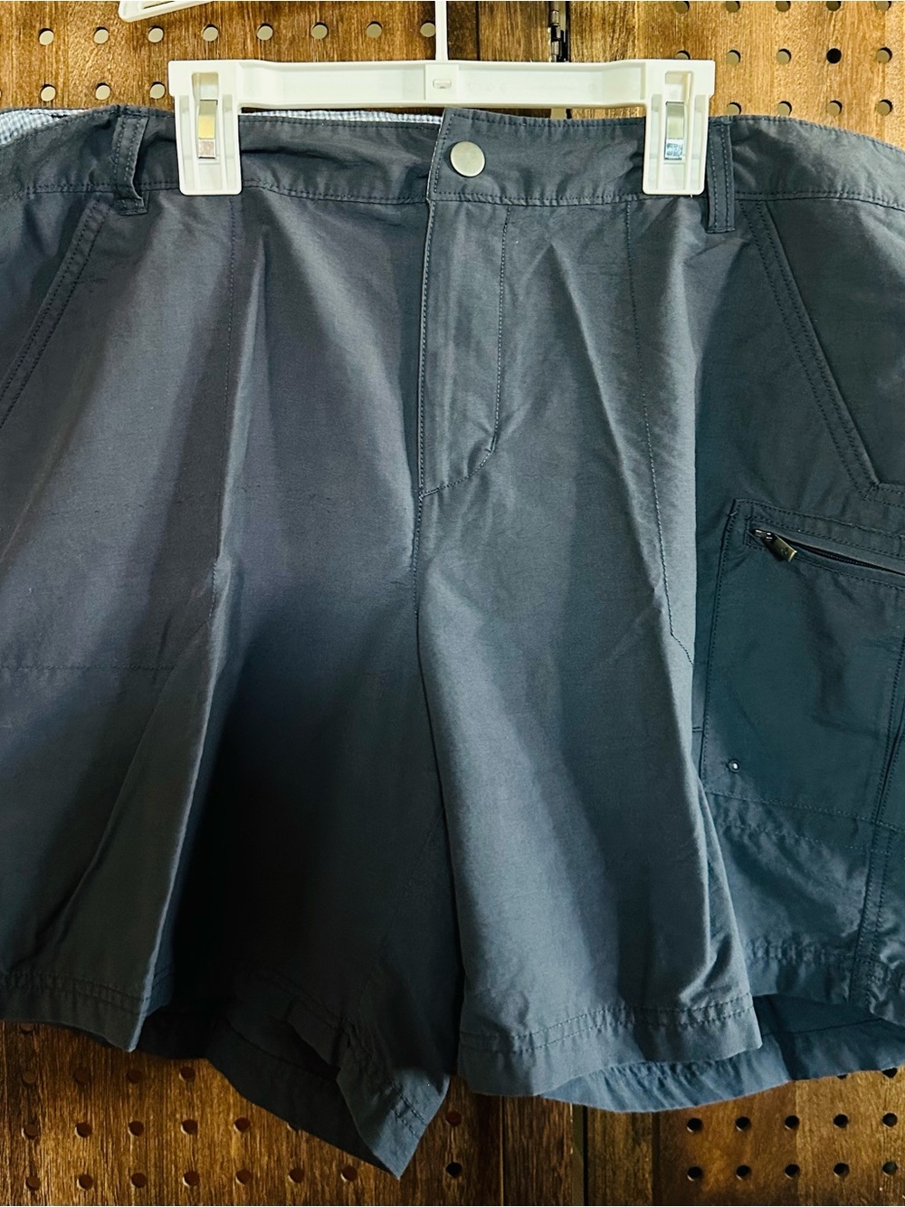 Columbia Women’s Grey Hybrid Cargo Shorts Size 18W